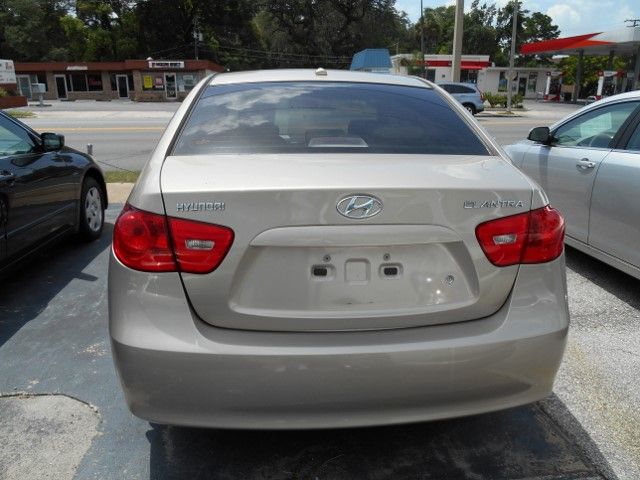 Hyundai Elantra SE Sedan