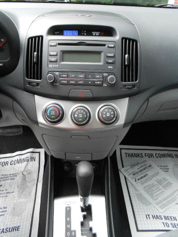 Hyundai Elantra 2010 photo 13