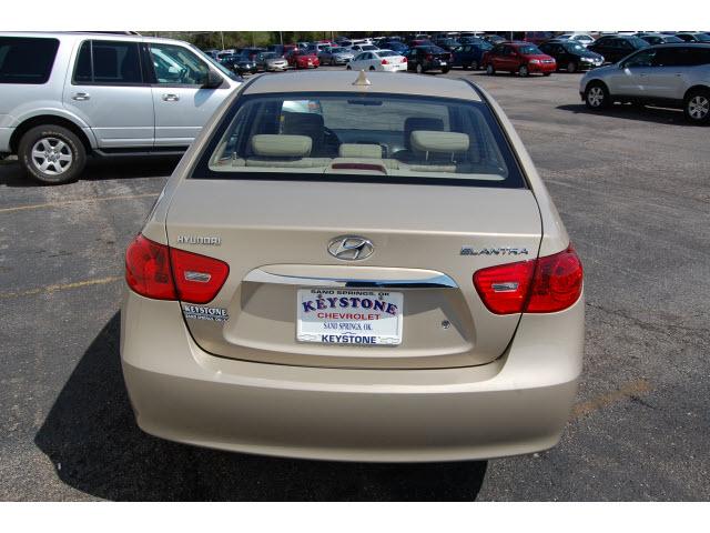 Hyundai Elantra 2010 photo 3