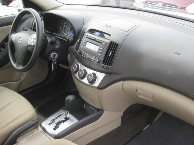 Hyundai Elantra 2010 photo 4