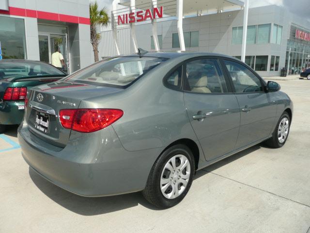 Hyundai Elantra 2010 photo 1