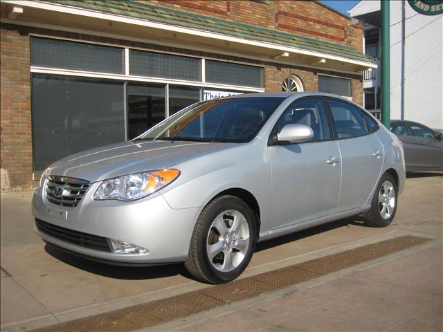 Hyundai Elantra SE Sedan