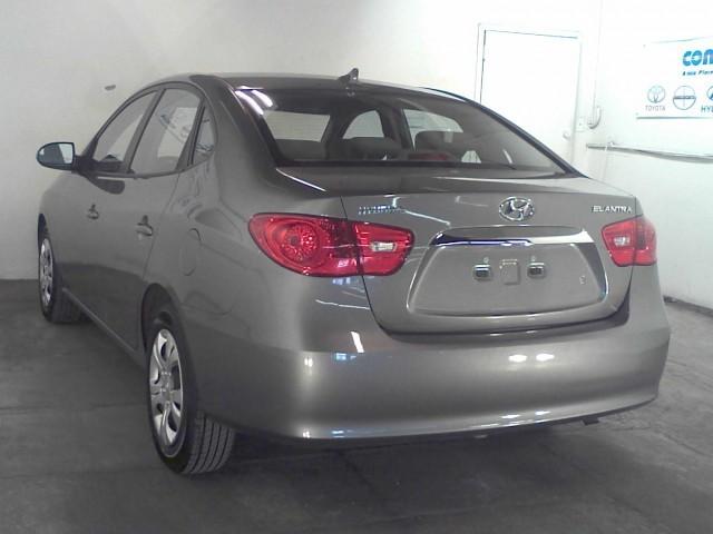 Hyundai Elantra 2010 photo 3