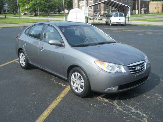 Hyundai Elantra SE Sedan