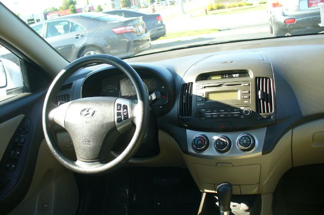 Hyundai Elantra 2010 photo 2