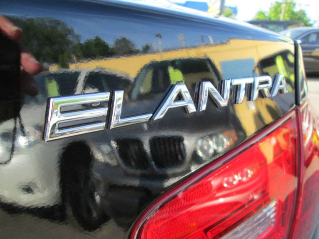 Hyundai Elantra 2010 photo 20