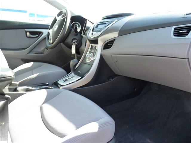 Hyundai Elantra 2011 photo 23