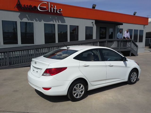 Hyundai Elantra 2011 photo 1