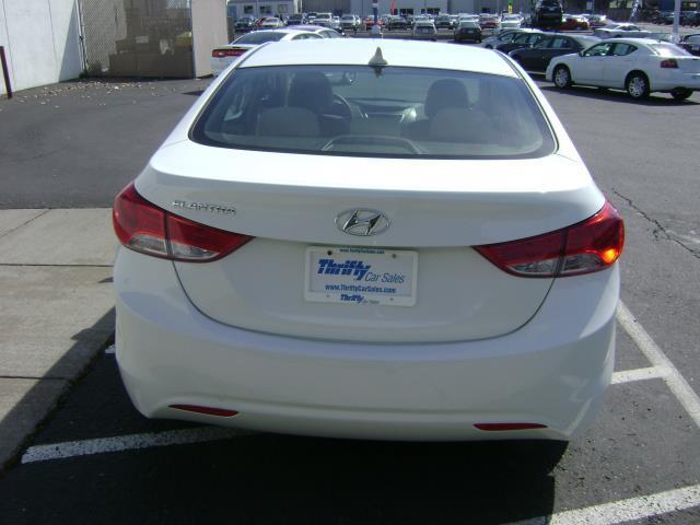 Hyundai Elantra 2011 photo 1