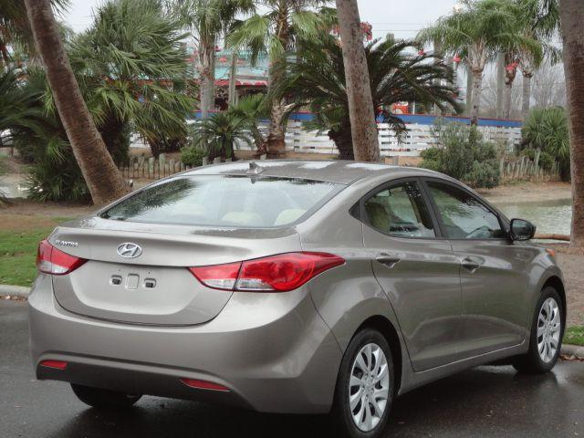 Hyundai Elantra 2011 photo 1