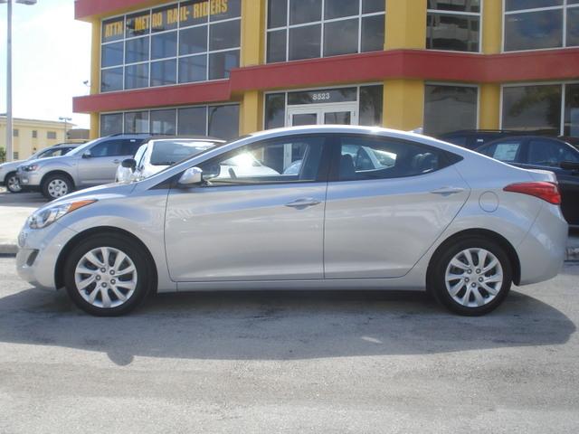 Hyundai Elantra 2011 photo 1