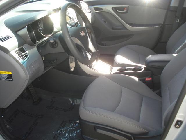 Hyundai Elantra 2011 photo 2