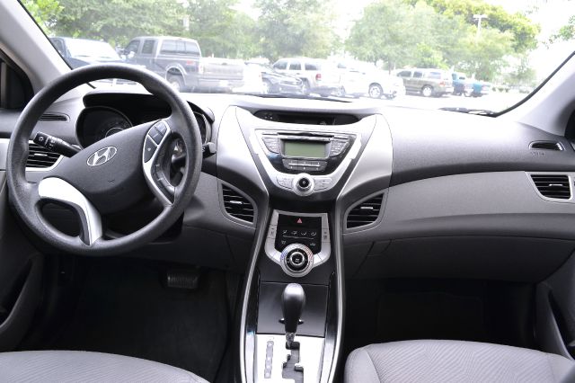 Hyundai Elantra 2011 photo 10