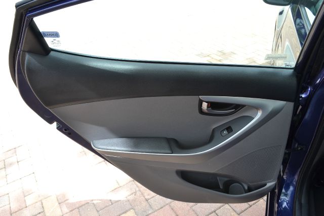 Hyundai Elantra 2011 photo 24