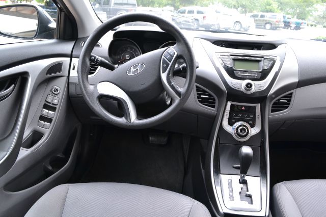 Hyundai Elantra 2011 photo 8