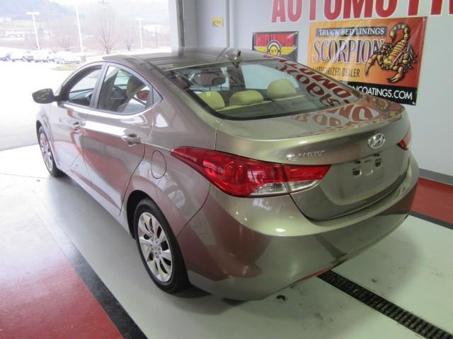 Hyundai Elantra 2011 photo 1