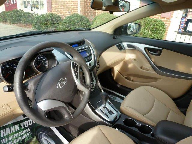 Hyundai Elantra 2012 photo 2