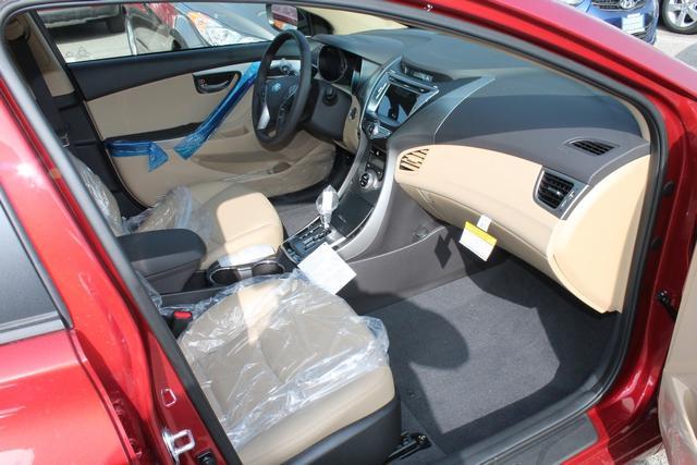 Hyundai Elantra 2013 photo 3