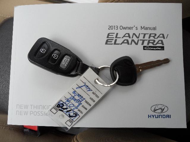 Hyundai Elantra 2013 photo 1