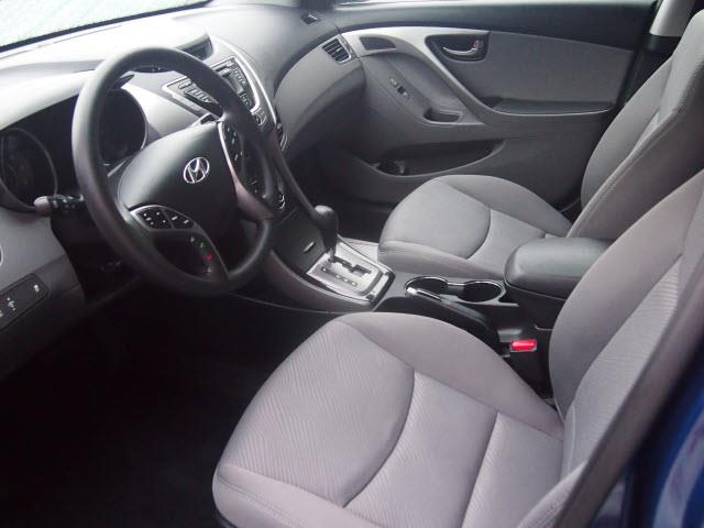 Hyundai Elantra 2013 photo 1