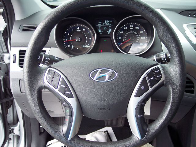 Hyundai Elantra 2013 photo 1