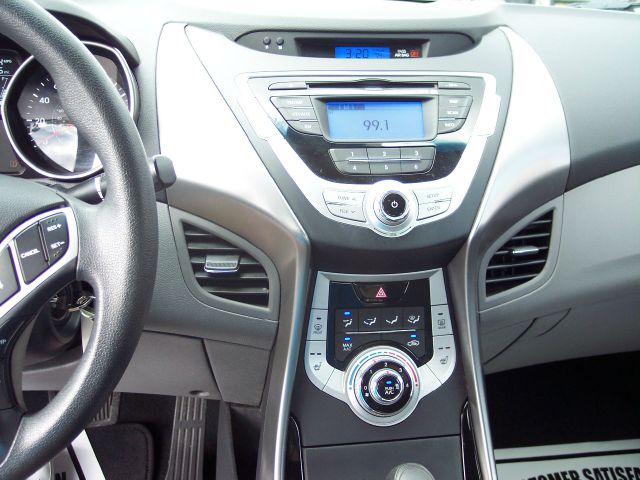 Hyundai Elantra 2013 photo 2