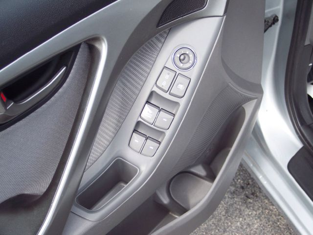 Hyundai Elantra 2013 photo 8