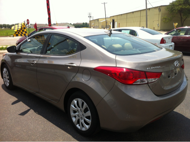 Hyundai Elantra 2013 photo 1