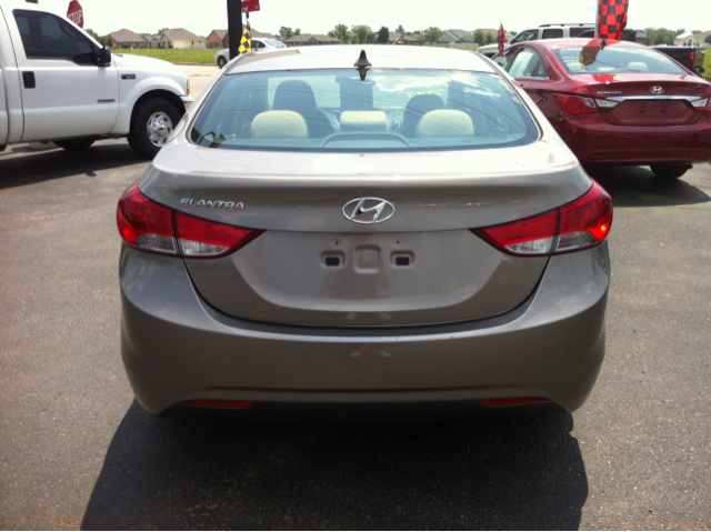 Hyundai Elantra 2013 photo 2