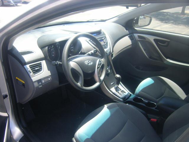 Hyundai Elantra 2013 photo 1