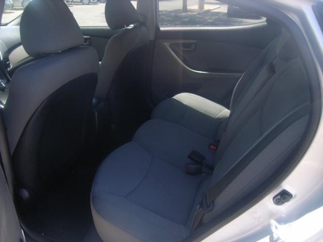 Hyundai Elantra 2013 photo 2