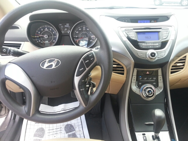 Hyundai Elantra 2013 photo 19