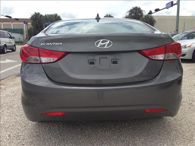 Hyundai Elantra 2013 photo 1