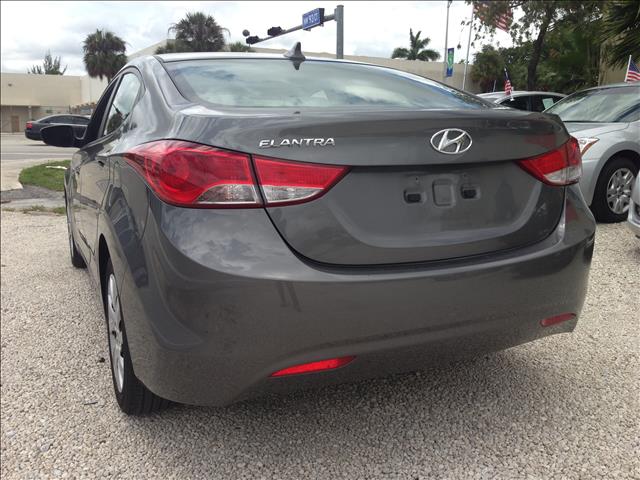 Hyundai Elantra 2013 photo 2