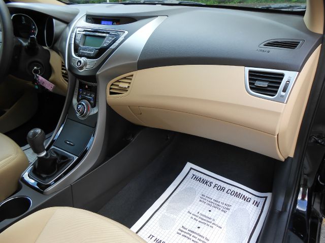 Hyundai Elantra 2013 photo 2