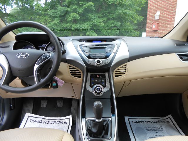 Hyundai Elantra 2013 photo 22