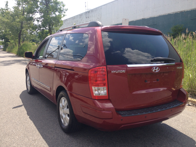 Hyundai Entourage SLT 25 MiniVan