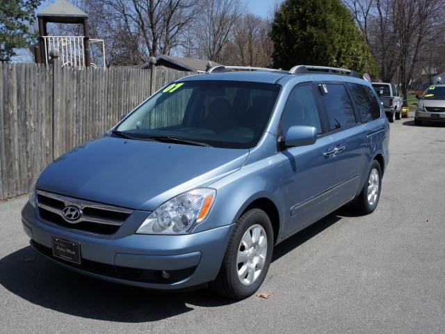 Hyundai Entourage SE MiniVan