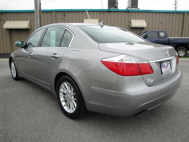 Hyundai Genesis 2009 photo 1