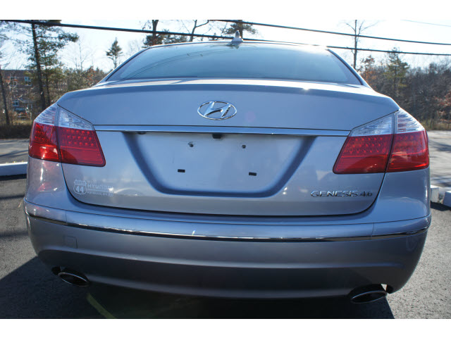 Hyundai Genesis 2010 photo 4