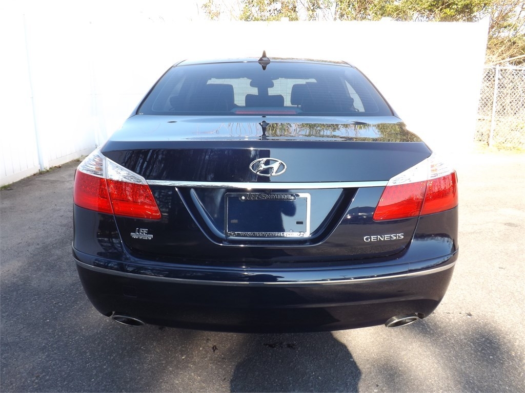 Hyundai Genesis 2010 photo 1