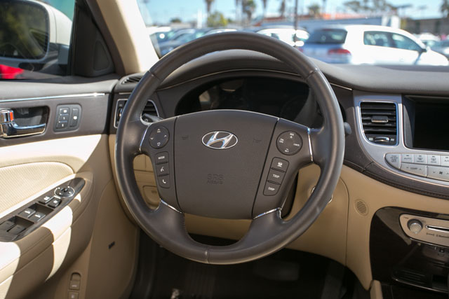 Hyundai Genesis 2010 photo 4