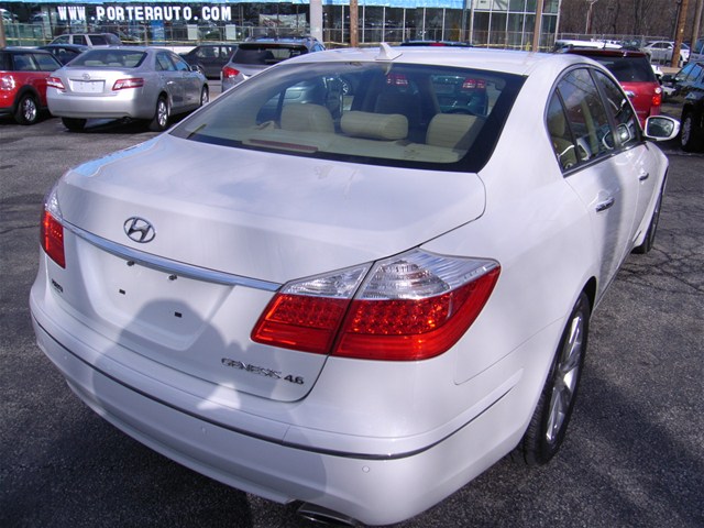 Hyundai Genesis 2010 photo 5