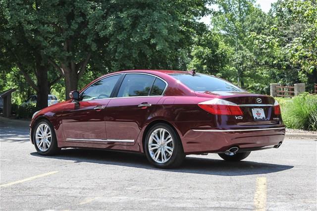 Hyundai Genesis Adventurer Model 4WD Sedan