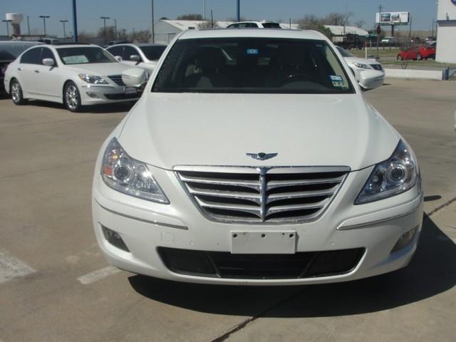 Hyundai Genesis 2010 photo 2