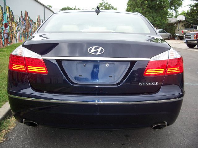 Hyundai Genesis 2010 photo 1