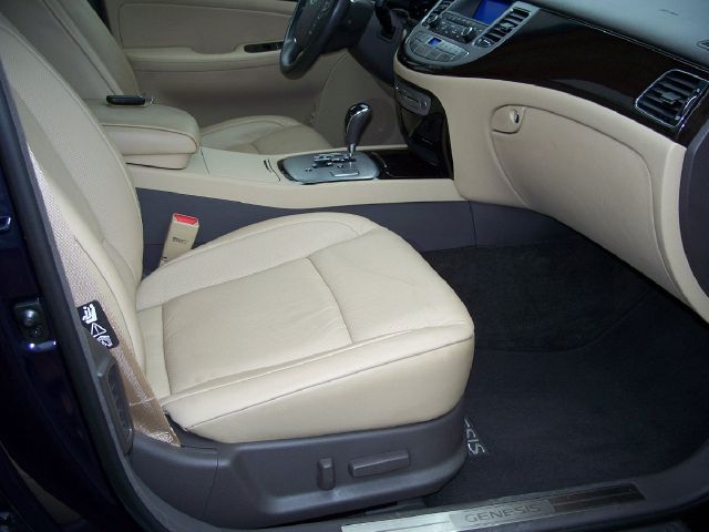 Hyundai Genesis 2010 photo 14