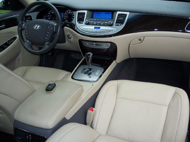 Hyundai Genesis 2010 photo 2