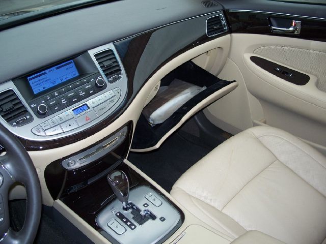 Hyundai Genesis 2010 photo 8