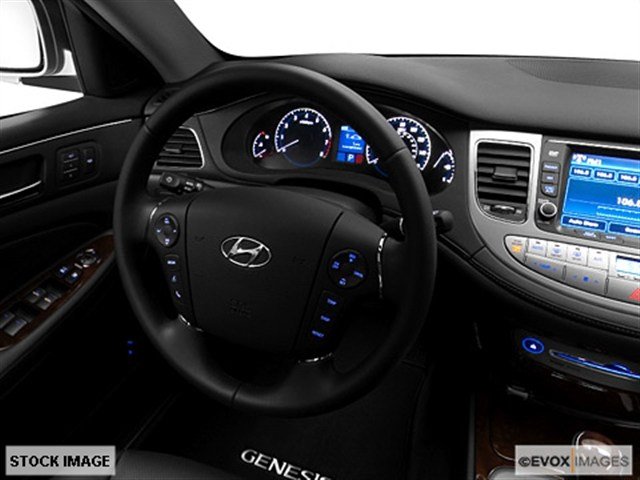 Hyundai Genesis 2010 photo 2